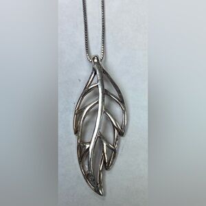 SILVER .925 SILVER LEAF PENDANT WITH CHAIN. VERY UNIQUE